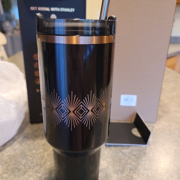 Stanley Quencher 40 oz Black Gloss Deco NIB - Picture 9 of 16